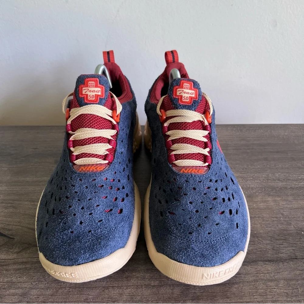 Nike Men's Navy Blue and Red Athletic Shoes